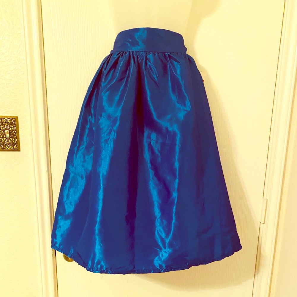 100% polyester skirt